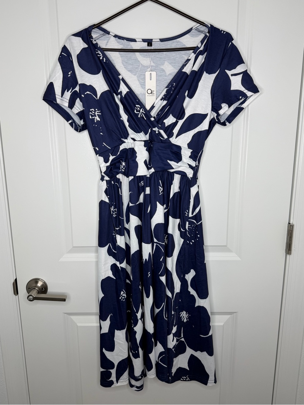 NWT V Neck Floral Fit & Flare Midi Dress With Pockets Size S